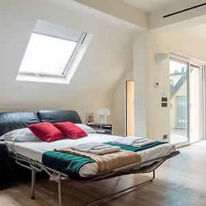 https://attic-with-terrace-in-milan-downtown.italymilanhotels.net