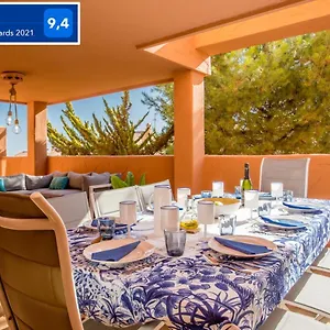 https://ample-luxury-apart-fancy-marbella.es-andalucia.com