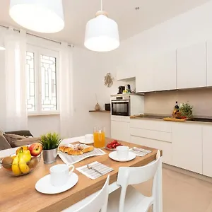 https://colosseum-holidays-rome.it-romehotels.com